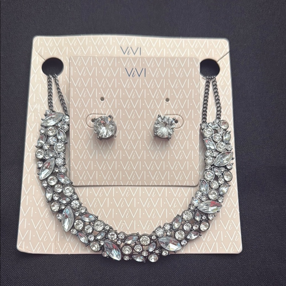 ViVI Silver Necklace Sparkling Crystal Elegance